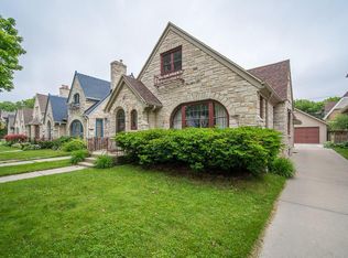 2540 N 62nd St, Wauwatosa, WI 53213