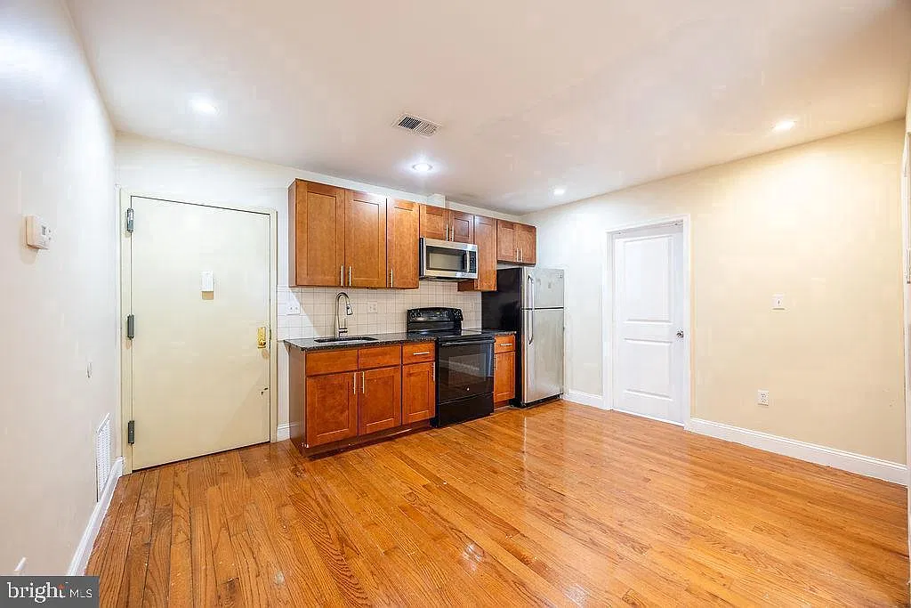 2 bed, 1.0 bath, 875 sqft, $1,250 — Photo 1
