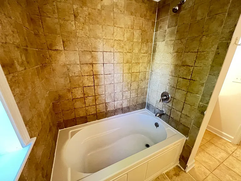 702 Delevan St — Photo 11
