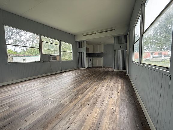 3rd image of 3299 Johnson Ave E