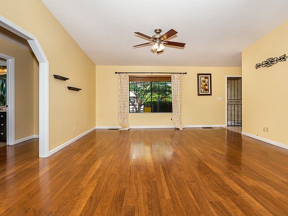 3rd image of 4065 N Saratoga Dr