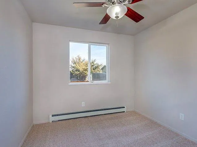 694 Bayberry Ct — Photo 8
