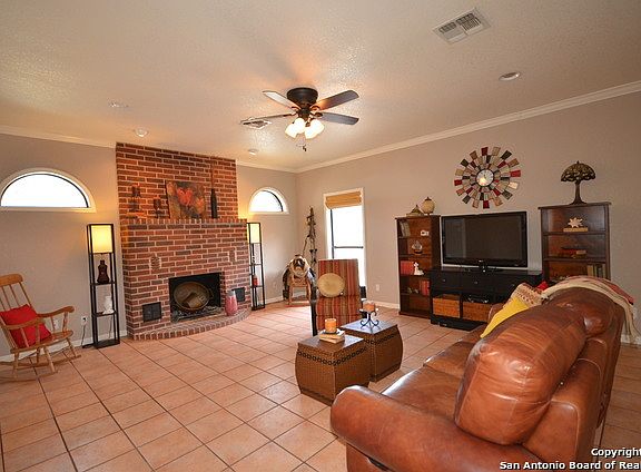 4th image of 412 Mount Joy Dr