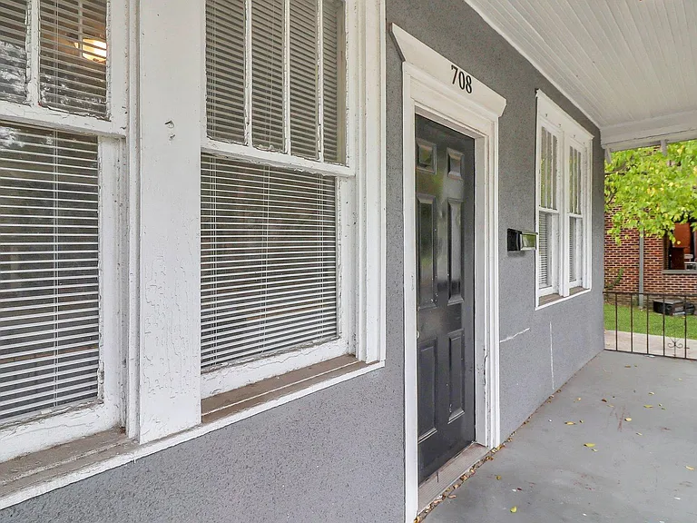 708 W Victory Dr #A — Photo 4