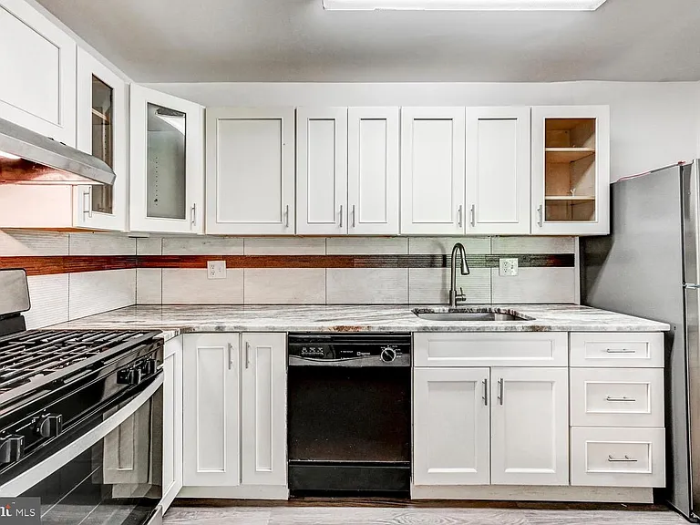101 Fitz Ct #201 — Photo 8