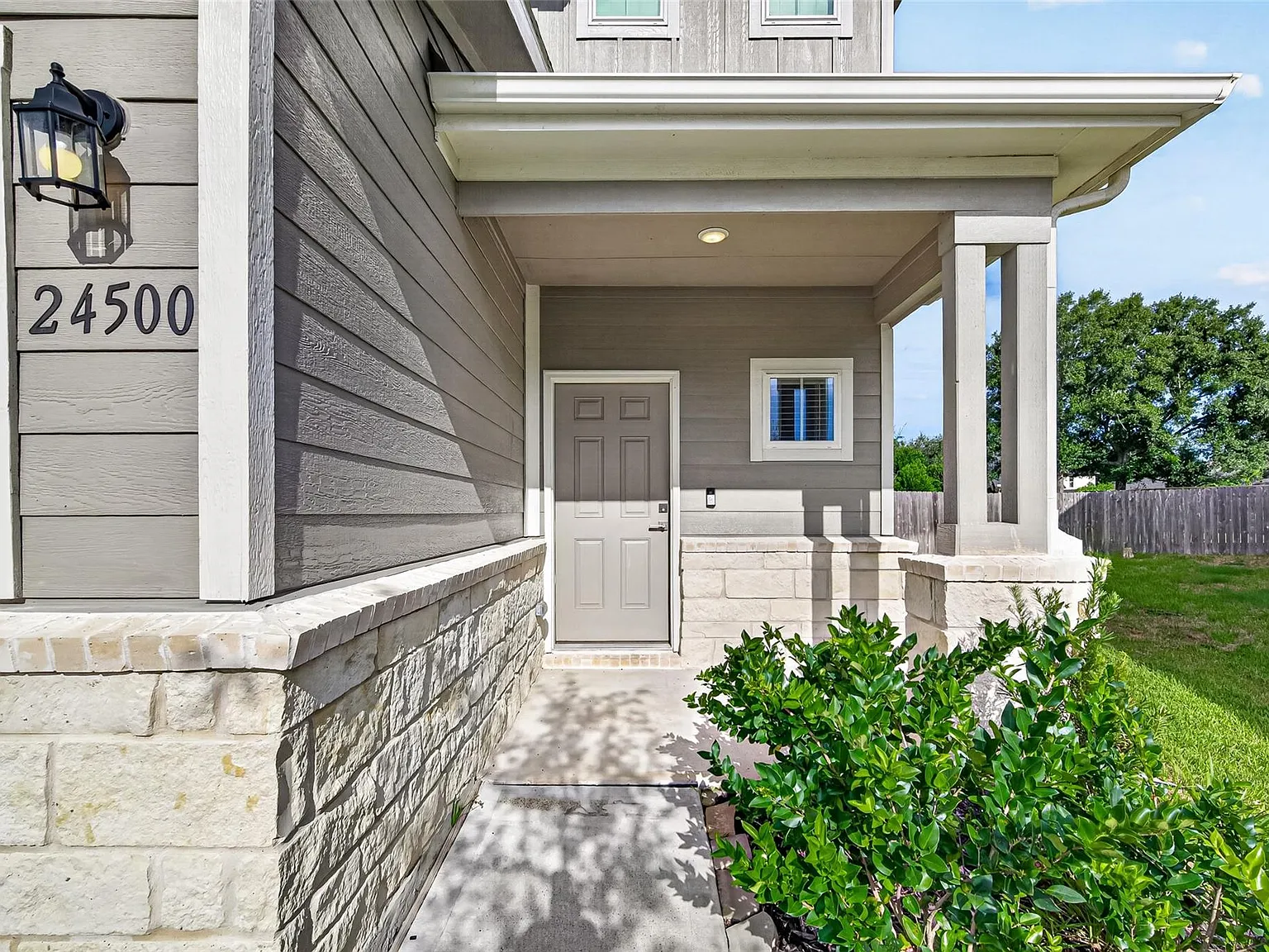 4 bed, 3.0 bath, 2331 sqft, $2,300 — Photo 4