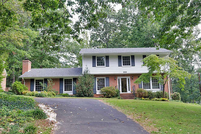 1616 Inglewood Dr photo 1
