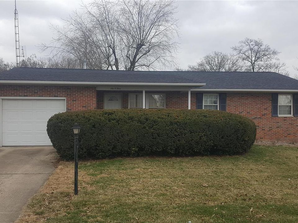 1st image of 604 Lake Dr