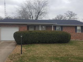 604 Lake Dr, Greenville, IL 62246
