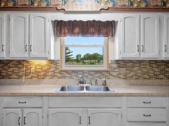 4th image of 148 E Steidl Rd