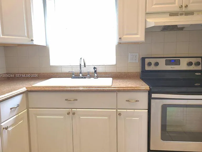 2528 Emory Dr E #C — Photo 3