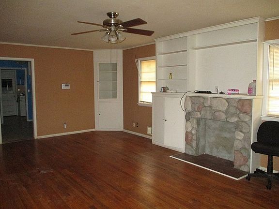2nd image of 300 S Palm St