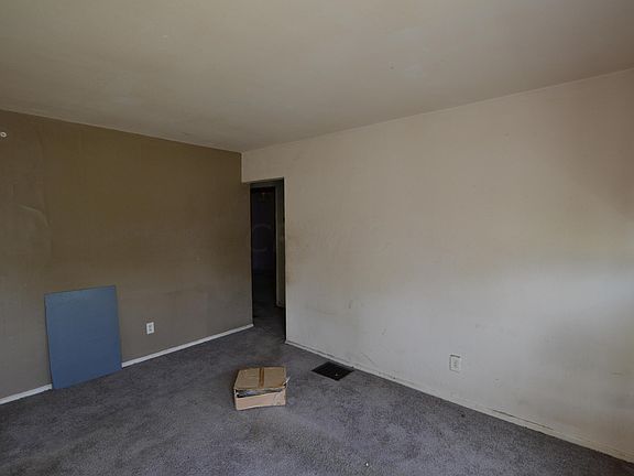 3rd image of 2854 E 9th Ave