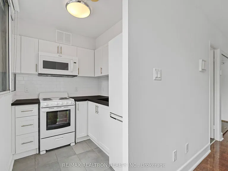 33 Isabella St #205 — Photo 7