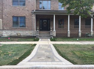 392 N Maple Ave, Elmhurst, IL 60126