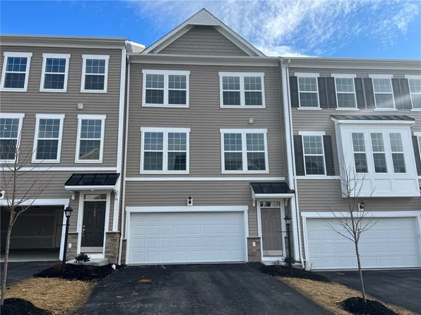 111 Sweetwater Dr, Coraopolis, PA 15108