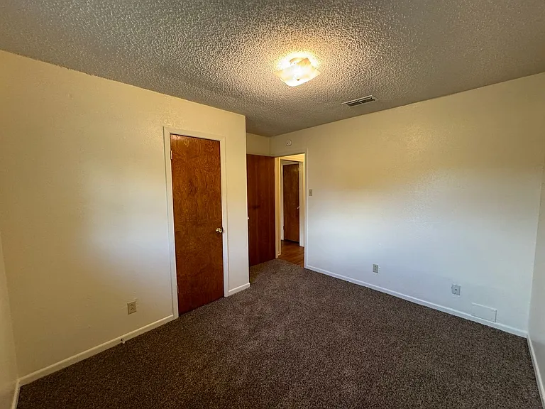 1115 White Ave — Photo 12