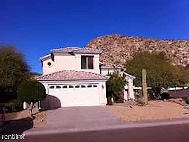 3 bed, 2.5 bath, 2422 sqft, $2,700 — Photo 2