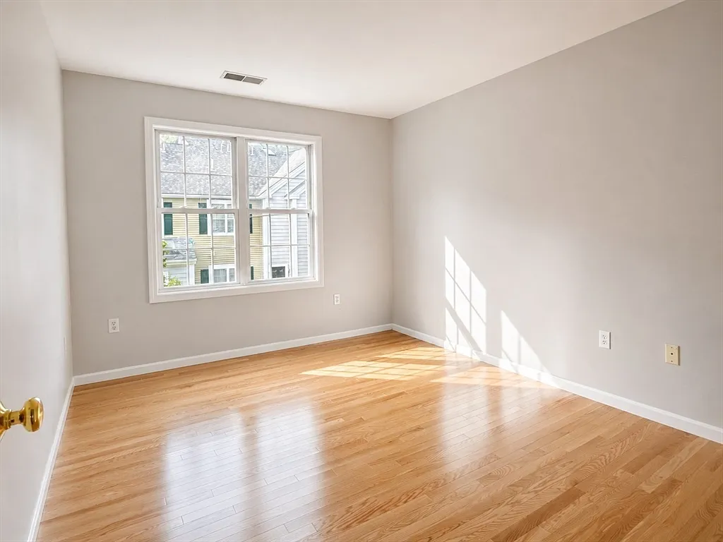 3 bed, 2.5 bath, 1194 sqft, $3,500 — Photo 4