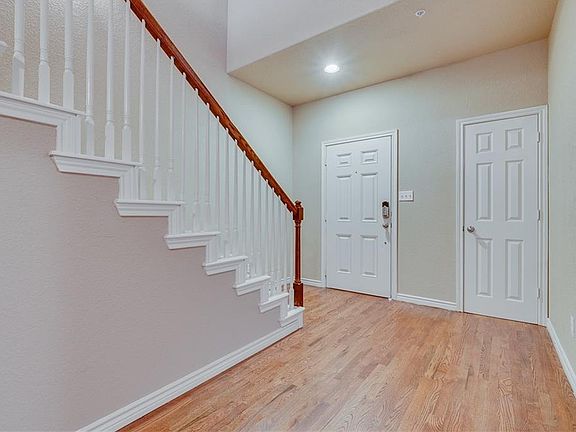 4th image of 2524 Bonnie Ln