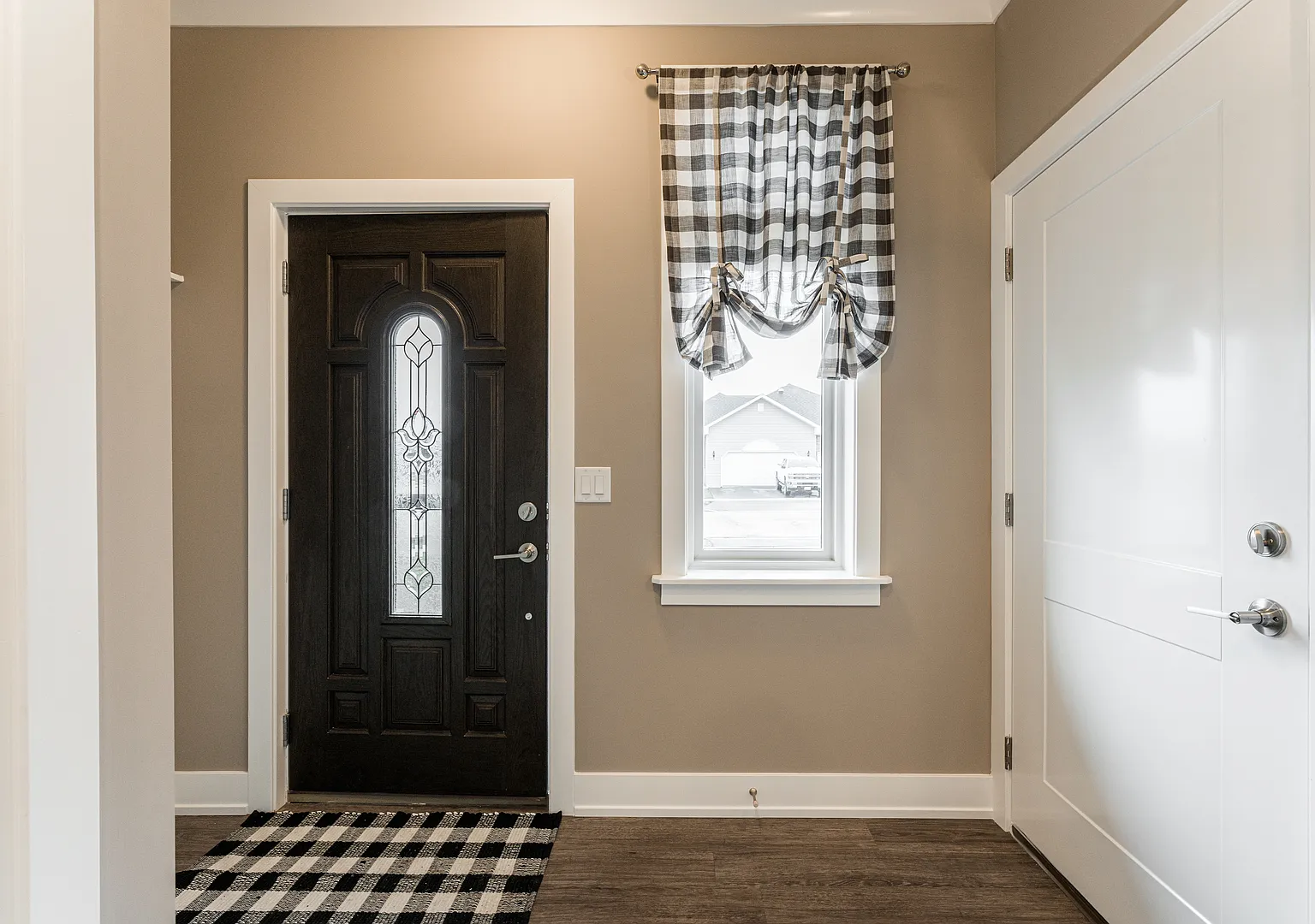 1 bed, 1100 sqft, $1,749 — Photo 2