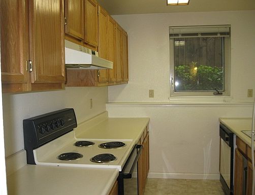 2nd image of 2604 H St APT D