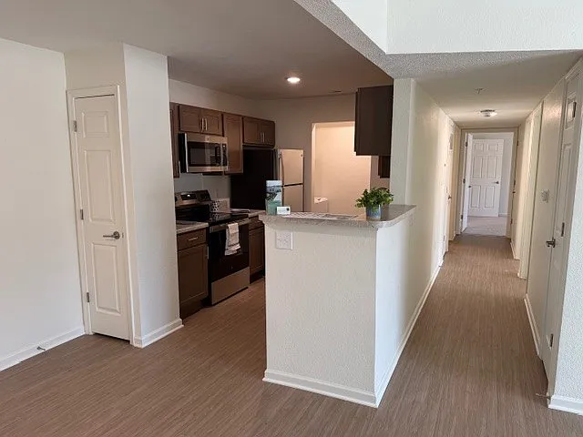 Cottonwood Creek Apartments — Photo 18