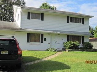 18 Hastings Rd, Kendall Park, NJ 08824