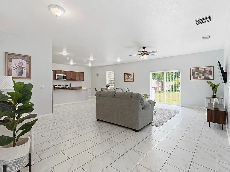 3601 1/2 E Fern St — Photo 1