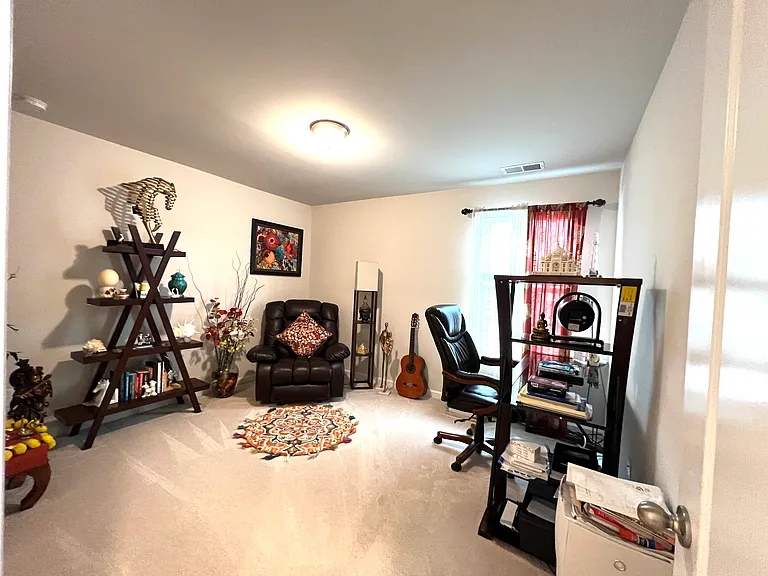 1031 Winnett Dr — Photo 8
