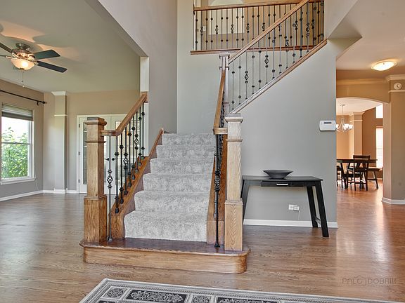 4th image of 55 Glenbrook Cir