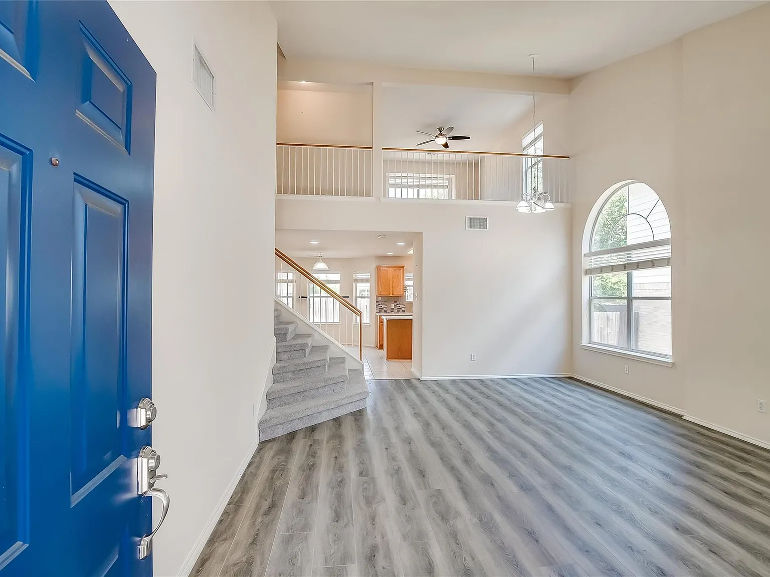 3 bed, 2.5 bath, 2129 sqft, $2,395 — Photo 4