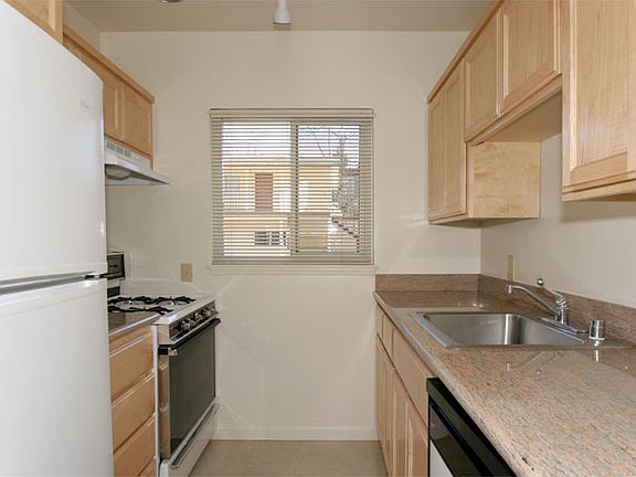 3rd image of 524 Kendall Ave APT 13