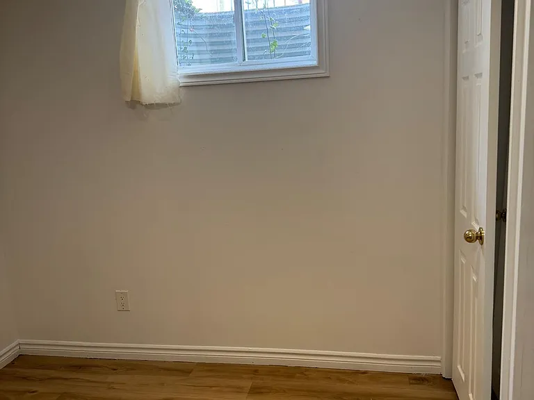 108 Windale Cres #1B — Photo 4