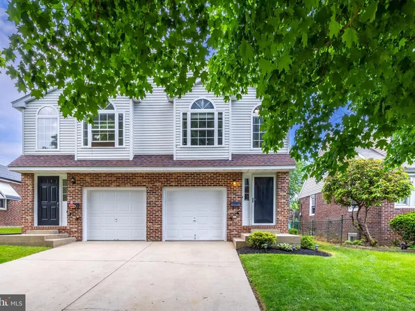 2105 Griffith St, Philadelphia, PA 19152