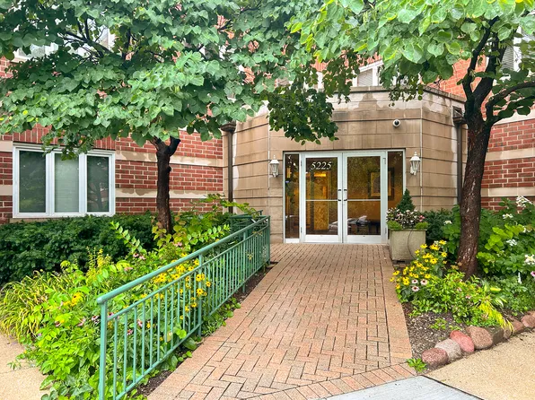 5225 N Riversedge Ter APT 315, Chicago, IL 60630