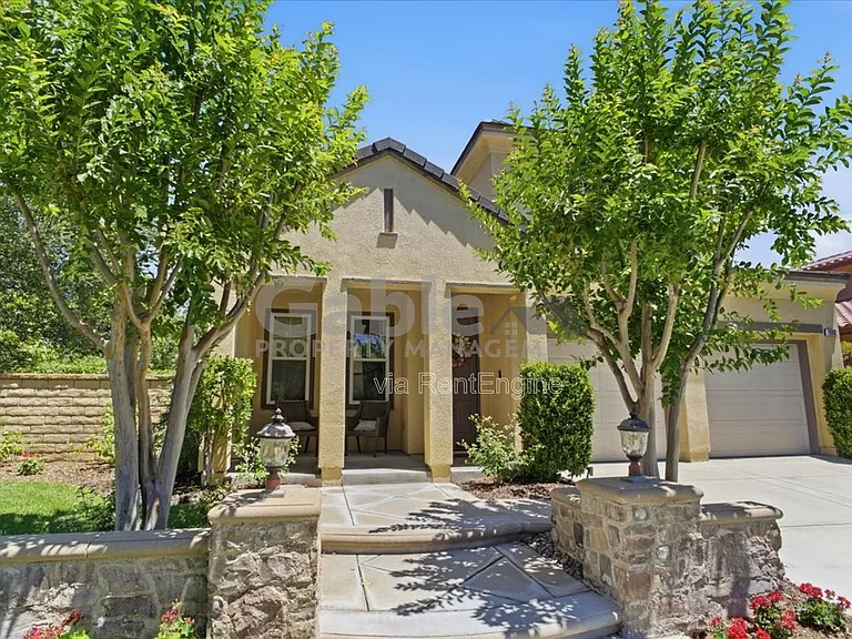 26882 Greenleaf Ct — Photo 2