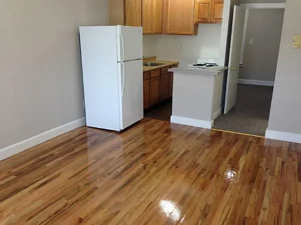 1 bed, 1.0 bath, $1,350 — Photo 3