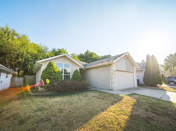1628 E Adams St, Springfield, MO 65803