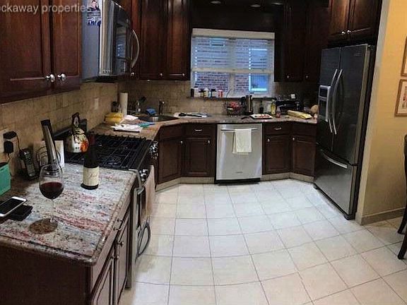 3rd image of 13514 Newport Ave