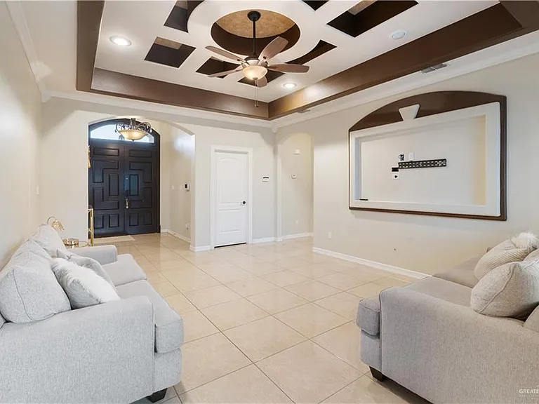 2318 Hannah Dr — Photo 4