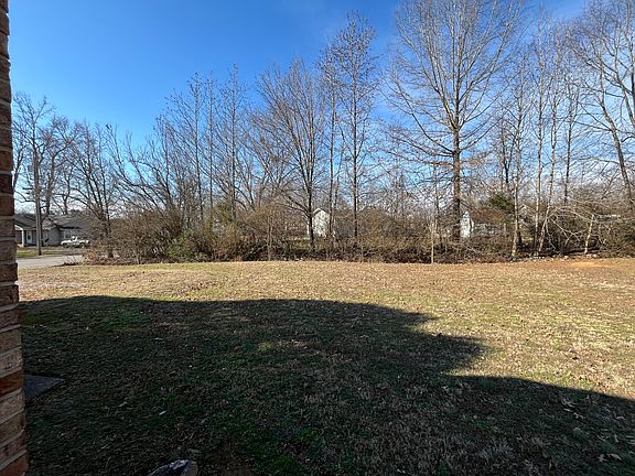 3rd image of 601 Fairfield Dr #B