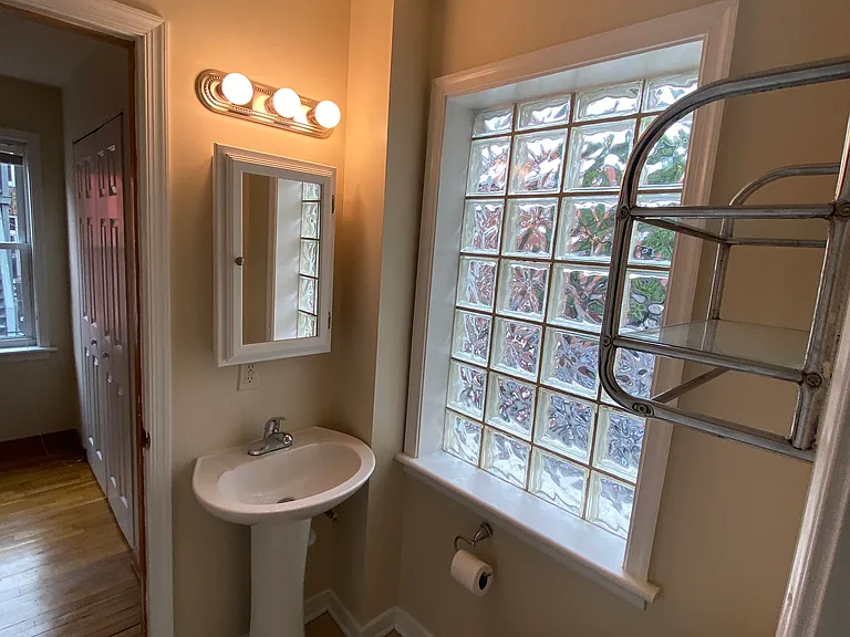 909 W Grace St #6 — Photo 24