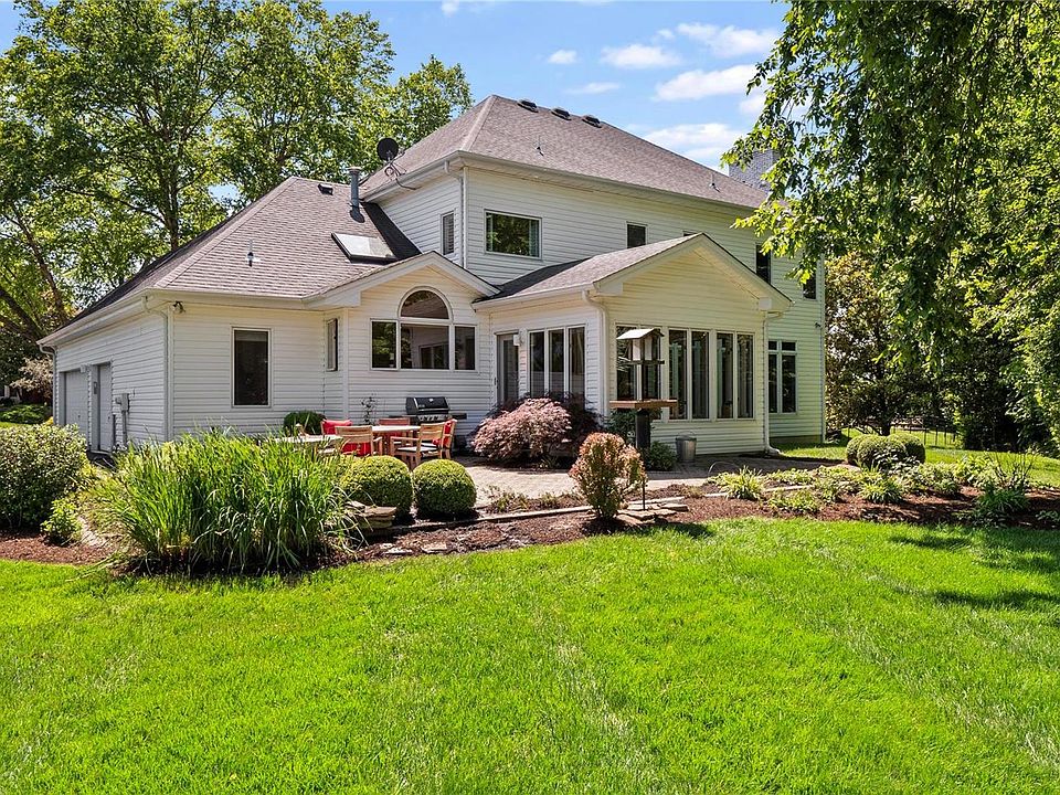 1st image of 15127 Amherst Green Ct