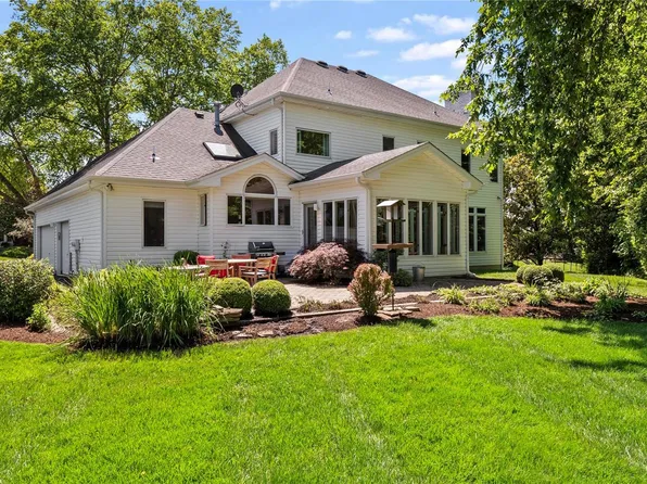 15127 Amherst Green Ct, Chesterfield, MO 63017