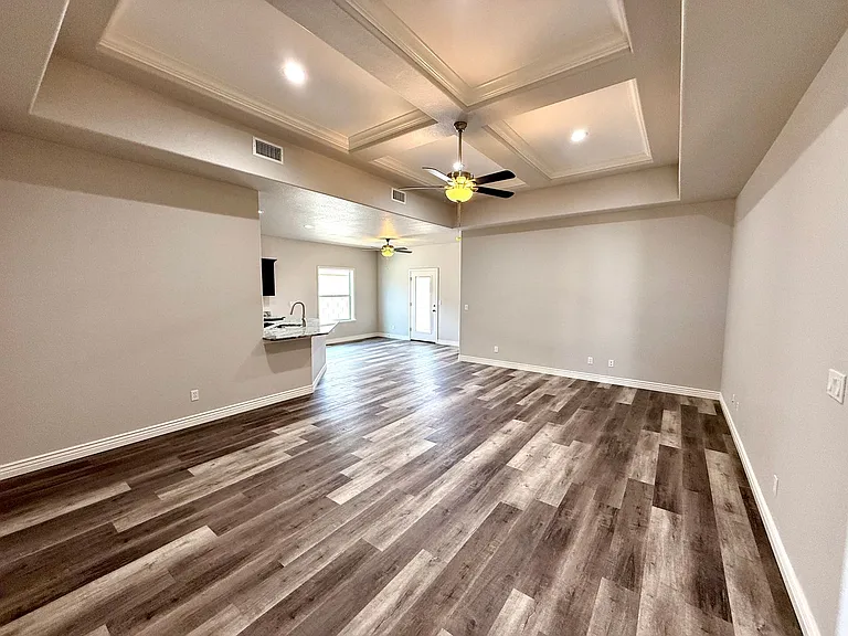 3368 N Apache St — Photo 4