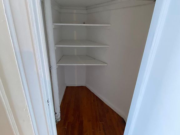 5th image of 480 Warburton Ave