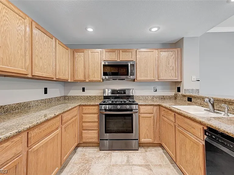 821 Titan Peak Pl — Photo 36