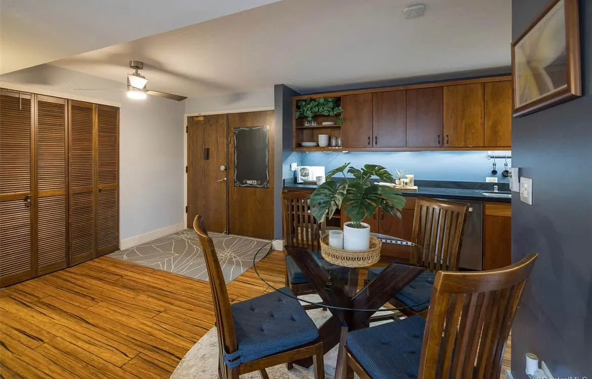 3 bed, 1170 sqft, $3,650 — Photo 3