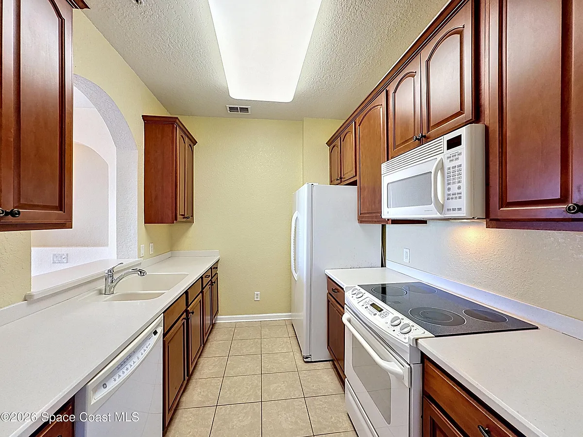 Building Photo - 1626 Peregrine Cir #408